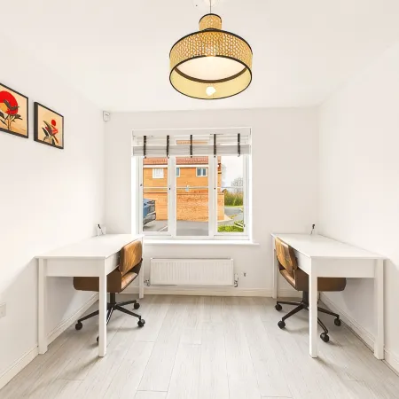 4 Bed Modern Spacious House | Parking x3 | EV Charger