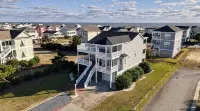 Spacious family home with private beachfront pool and clubhouse - 4-Star
