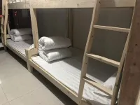 Hello Youth Hostel (Hefei Railway Station Metro Station Branch) - Hostels