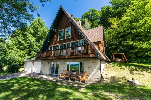 Riverview Cabin home! - balcony