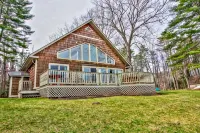 Totally remodeled year round LAKEFRONT home with stunning views of Lake Bomoseen - Wifi