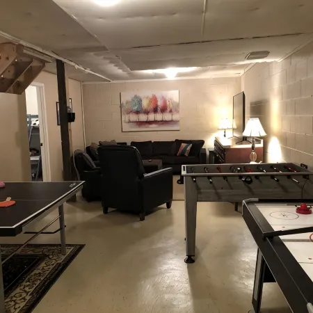 The Blowing Rock Cabin. It’s the Location! 4Br/2BA 5 Mins to Main St Clean/Quiet