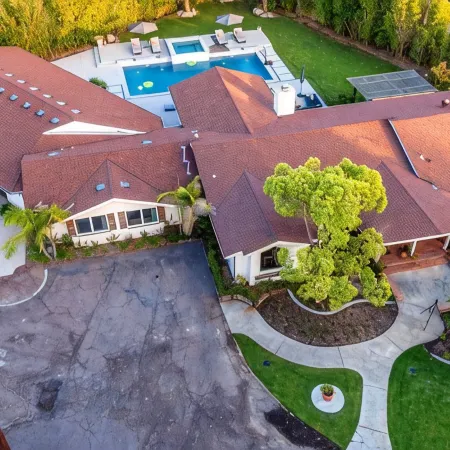 Private gated home, pool/hot tub, bbq, beach, families, summer vacation.