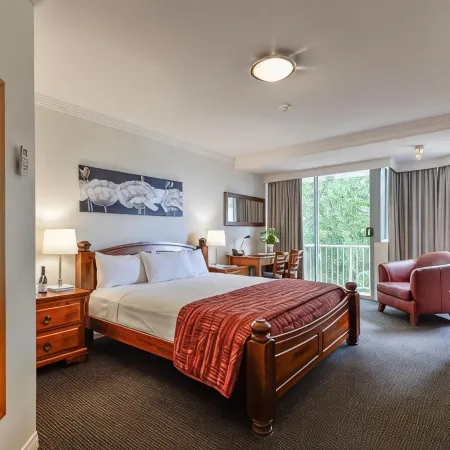 Burnett Riverside Hotel