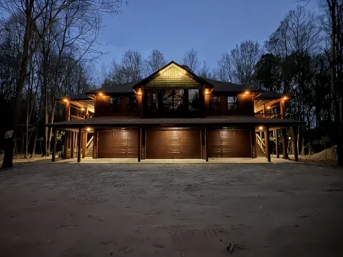 Hit the trail from the property! Game room, fire pit and 4 king suites - Chalets