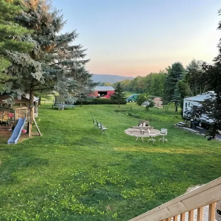 2.5 miles from Beaver Stadium our Charming 3-bedroom house with AC, WiFi