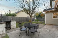Relax, Dine, Shop! Cozy Downtown Boerne Home, Less Than 1 Mile from Main St! - 3 estrellas