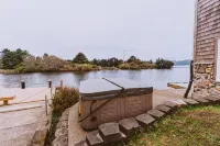 Large Lakefront Home Only Steps from D Beach! Bring Grandma-we Have an Elevator! - Bintang 5