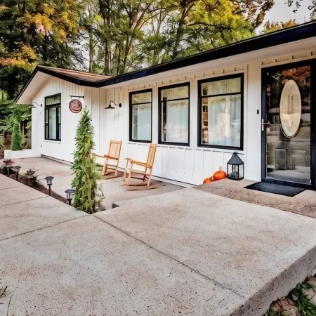 》Breathtaking Lakefront Luxury •Game Room+ Waterfront Fire Pit 4Br Sleeps 10《