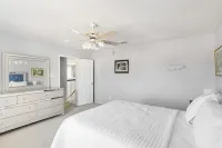 4Bedroom with King bed/ Suite Downstairs - piscina