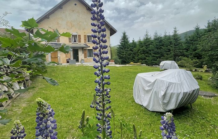 Lodging in a typical Vercors farmhouse, close to the village.