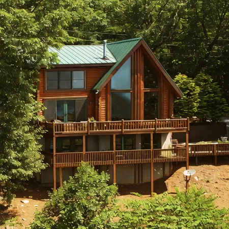 Mountain Top Overlooking Lake, Hot Tub, Pickleball, Yukon Fire Pit, 5 Star, Pets