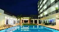 The Flora May Resort - Pools