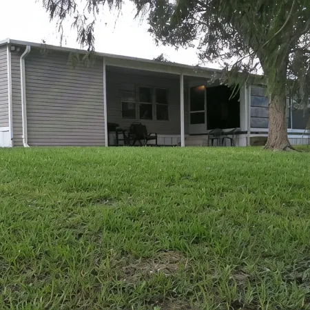 Renovated,clean,comfortable,trailer on canal with Lake Okeechobee access.