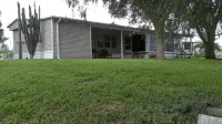 Renovated,clean,comfortable,trailer on canal with Lake Okeechobee access. - 2つ星