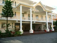 Alpha Villa – Double Room in Flic en Flac - parking
