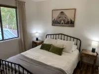 Secluded Cabin, Private Pond, Walk to Restaurants, 2 Separate Sleeping Units - balcony