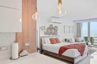 Luxury Oceanfront Studio • Stunning Views • Pool • Balcony + Free Parking - 3-Sterne