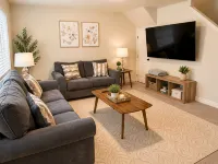 Spacious fully loaded 4-bedroom townhome sleeps 12 freeway access next to BYU - Wifi