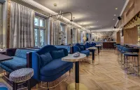 Grand Poet Hotel and Spa by Semarah - Cheap