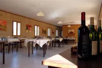 Le Clos Boisé Hotels in Remoulins