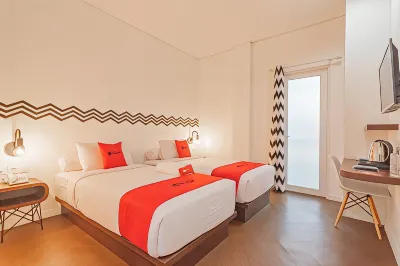 RedDoorz Premium @ Hotel Hebat Hotel dekat Jl. Ps. Induk Caringin