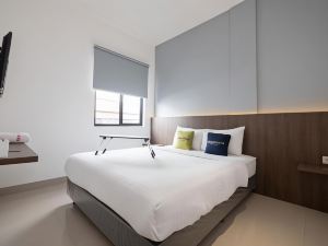 Urbanview Hotel Max Living Cengkareng