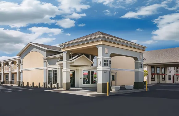 俄克拉何馬城機場費爾格朗茲西温德姆速8酒店