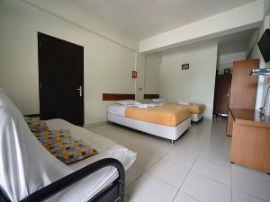 Pandu Lakeside Hotel Parapat - Toba Lake