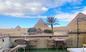 Seven Pyramids Inn