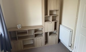 3-Bed House in Stoke-on-Trent Free Sky Free Wifi