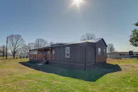帶門廊的寧靜肯塔基鄉村小屋