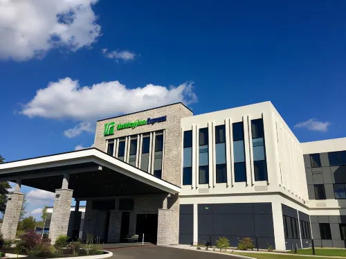 Holiday Inn Express Grand Island - Niagara Falls فنادق في Grand Island