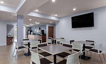 Microtel Inn & Suites by Wyndham Zephyrhills