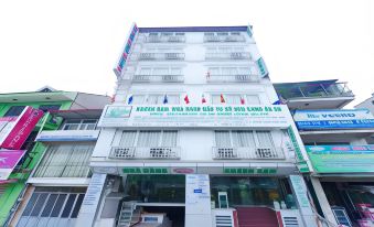Ho Sen Xanh Hotel
