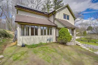 Charming Greenwich Escape Near Wooded Trails! Hotels near Cos Cob Railway Station