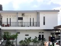 RedDoorz Syariah Near Sleman City Hall 4 Hotell i Tridadi