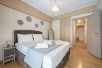 Stylish City Apartment by CloudKeys Các khách sạn ở Papagou-Holargos