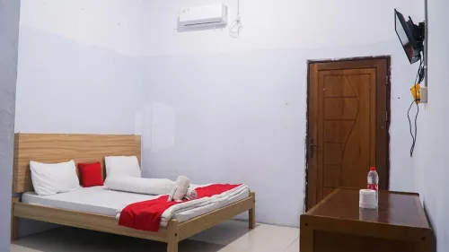 The Karo's Residence Mitra RedDoorz Hotels in Medan Johor