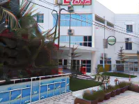 Woodpecker Resort Hotel