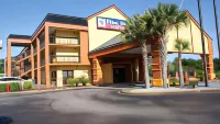 Home Town Inn & Suites - Pet friendly