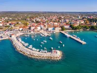 Bright apartment with garden and balcony Hotels in Galizana