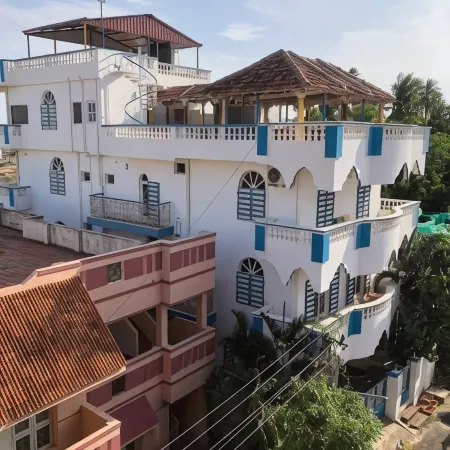 Holi-Wood Guesthouse