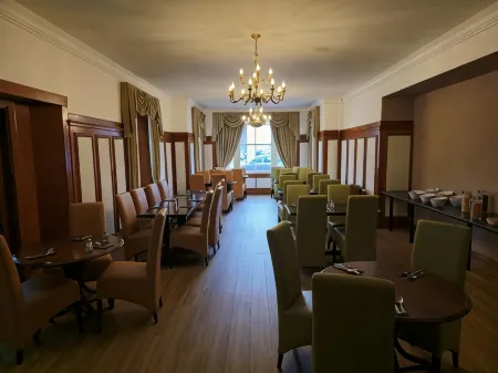 The National Hotel Отели рядом с достопримечательностью «Strathpeffer Pump Room»