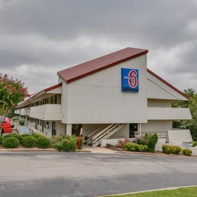 Motel 6 Birmingham, Al Hotel dekat Taman Gunung Merah