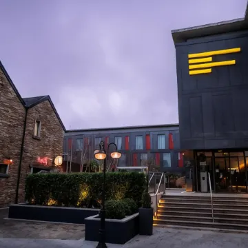 The Address Citywest Отели рядом с достопримечательностью «Парк Финикса»