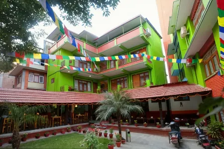 Hotel Green Horizon Отели рядом с достопримечательностью «Trailokya Mohan Narayan Temple»