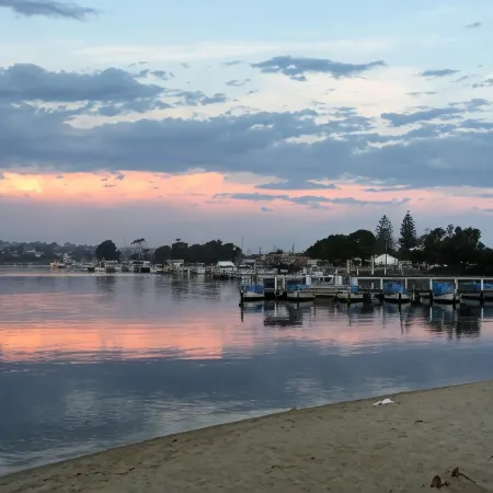Lakeside Motel Waterfront Отели рядом с достопримечательностью «Кунварра Фэмили Холидей Парк»