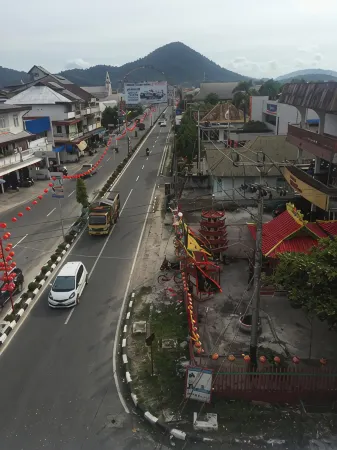 HOTEL SIMPANG SINGKAWANG Отели рядом с достопримечательностью «Mess Pemda»