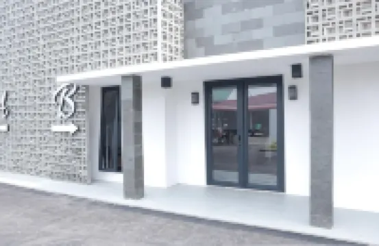 RedDoorz Plus near UNIMED Medan Hotel di Medan Estate